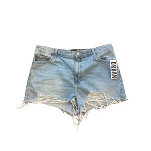BDG Girlfriend High-Rise Light Wash Jean Short Size 32